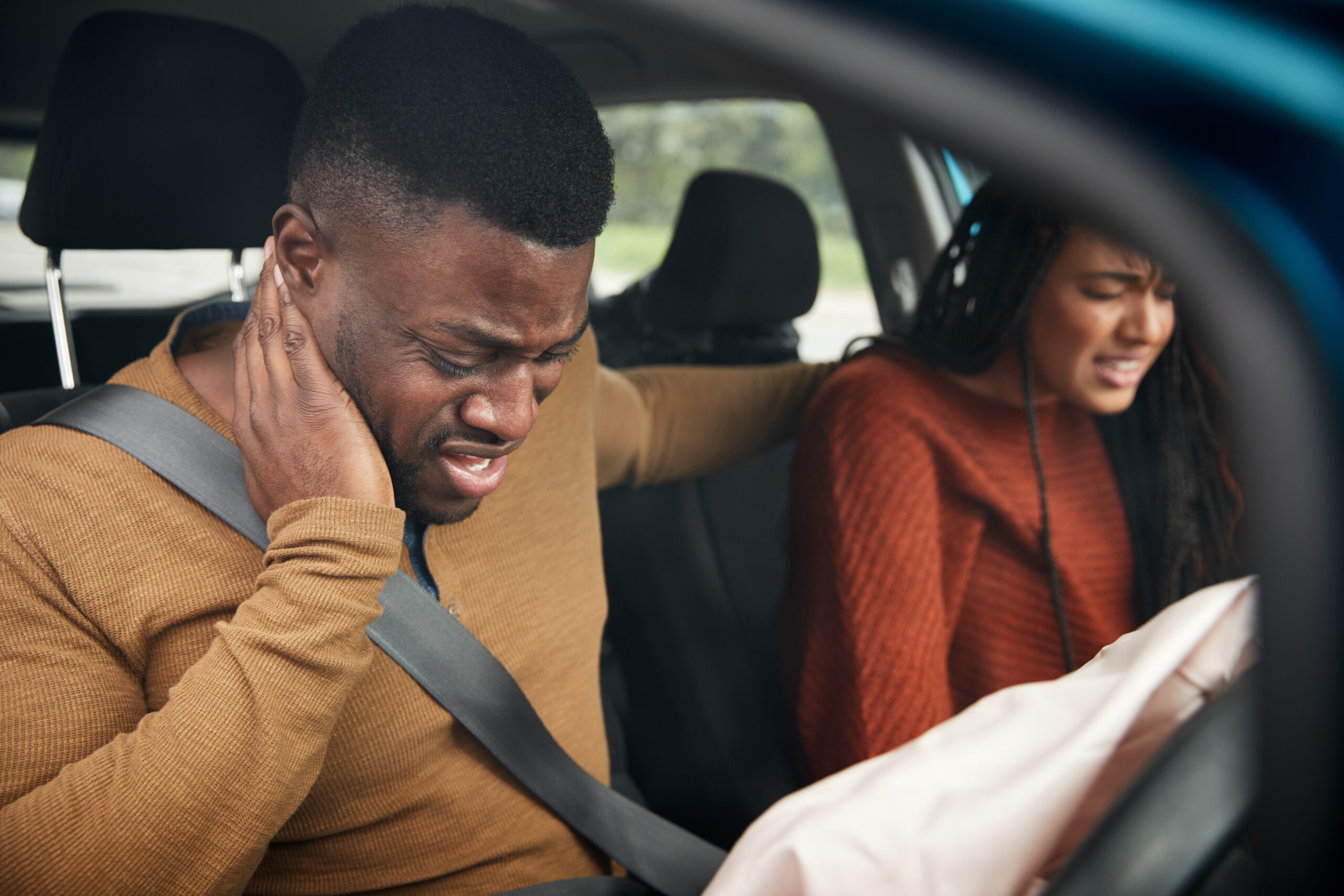 What to Do When Experiencing Neck Pain After a Car Accident